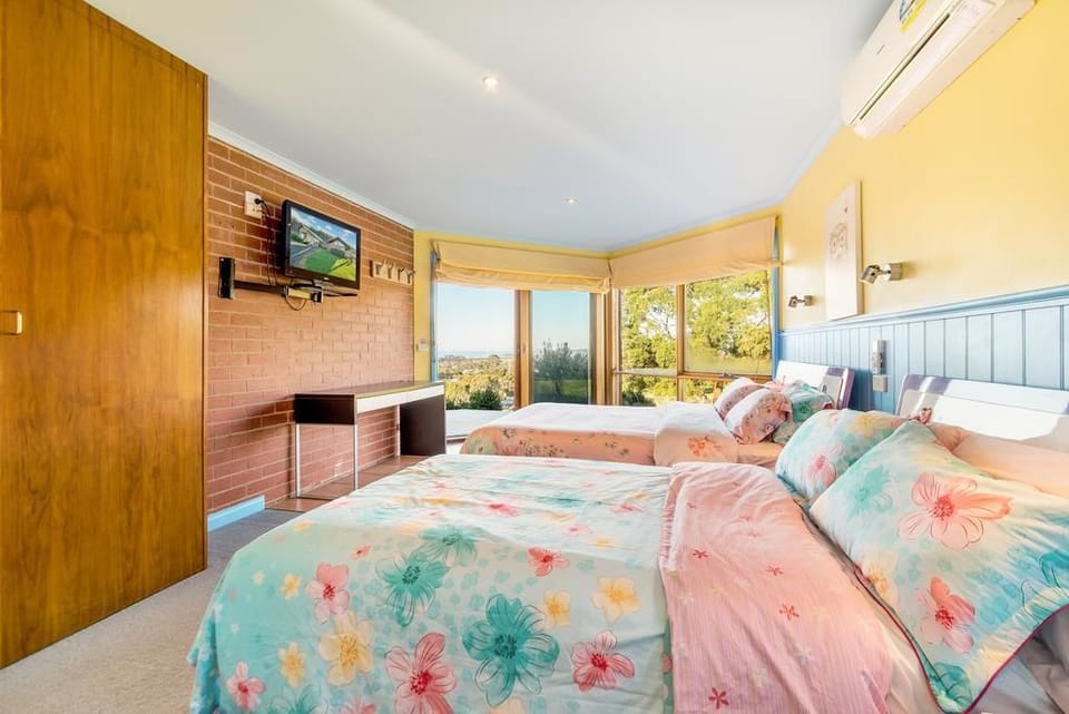 Triple Room with Spa | Iron/ironing board, free WiFi, bed sheets