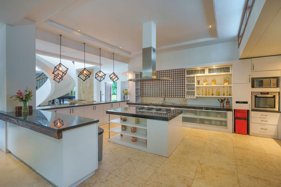 Villa, 7 Bedrooms | Private kitchen | Fridge, microwave, oven, stovetop