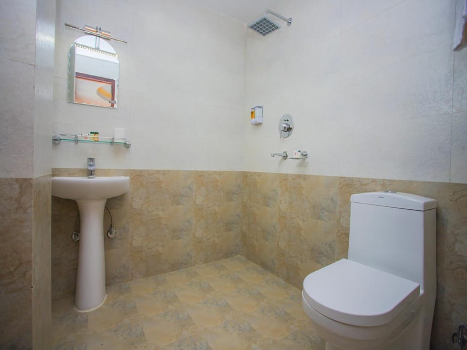 Shower, free toiletries, slippers, towels