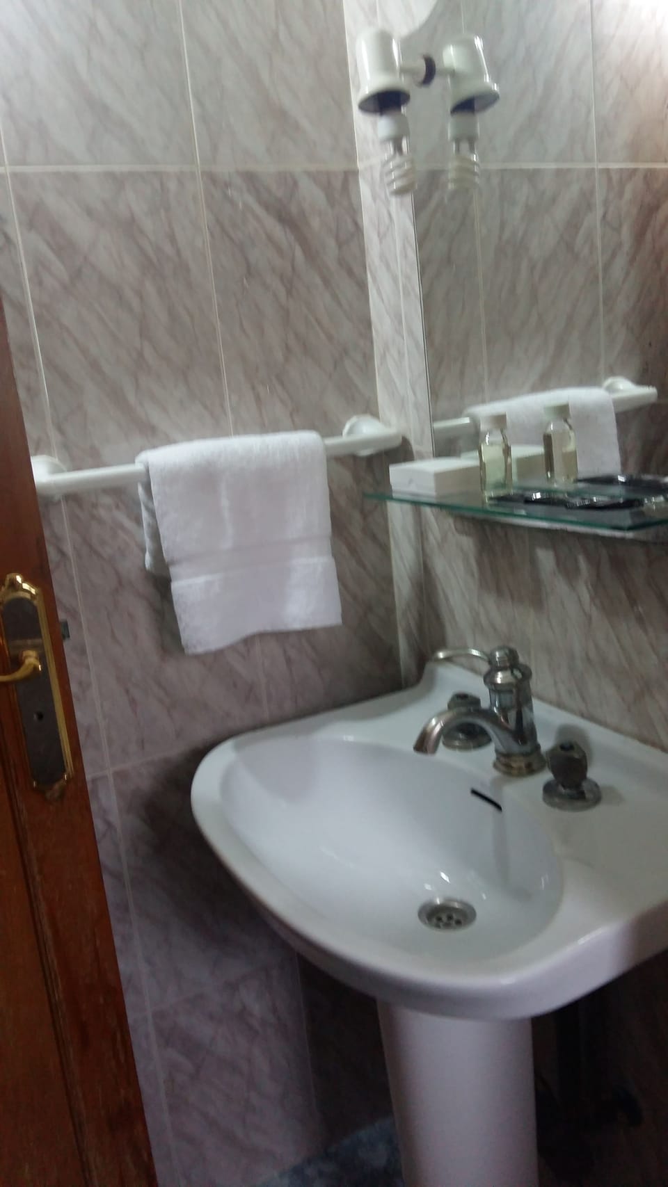 Bathroom sink