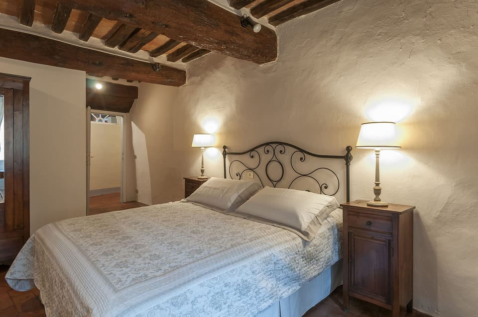 Double Room | Desk, soundproofing, free WiFi, bed sheets