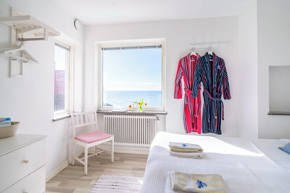 Double Room, Shared Bathroom | Individually decorated, individually furnished, iron/ironing board