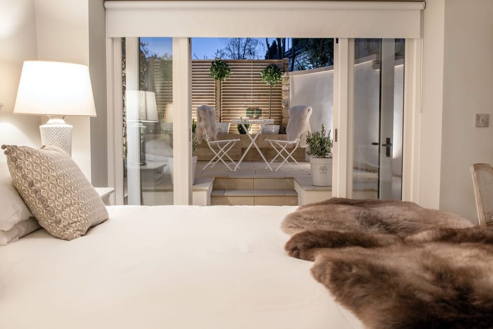 Standard Double Room, Ensuite (with free standing bath) | Interior