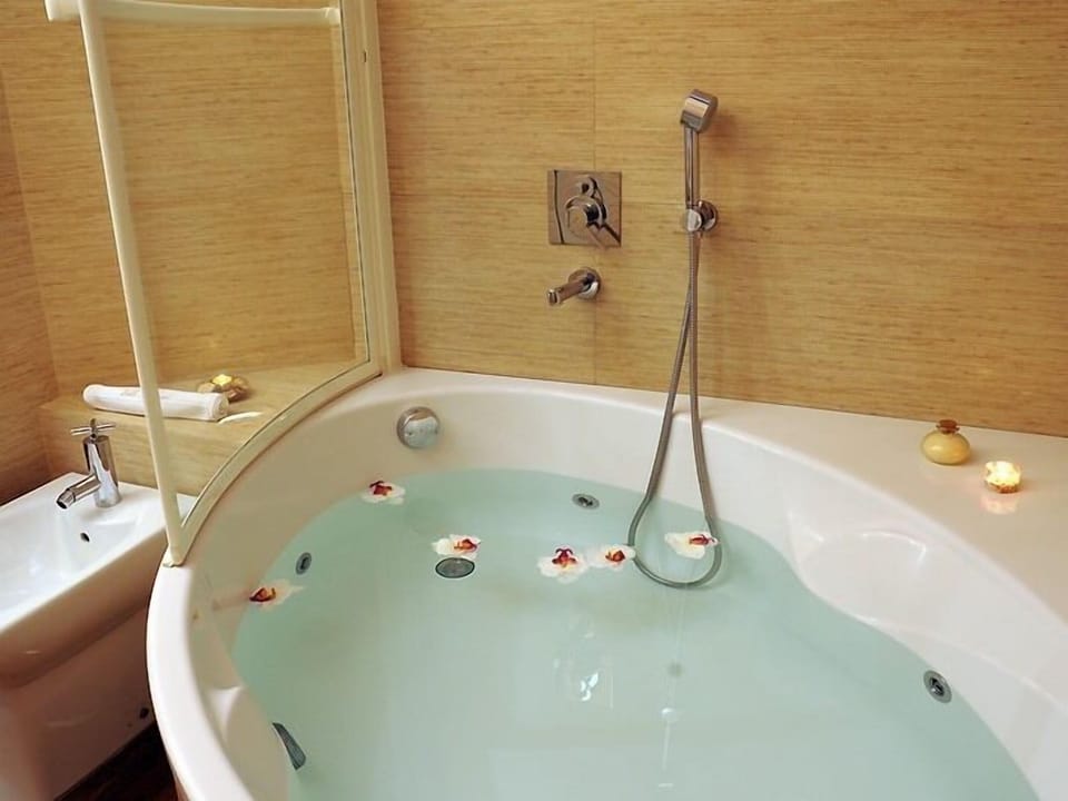 Indoor spa tub