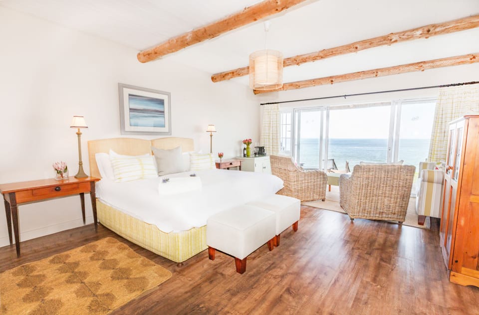 Luxury Double Room, 1 King Bed, Ocean View, Beachfront | Egyptian cotton sheets, premium bedding, Select Comfort beds, minibar