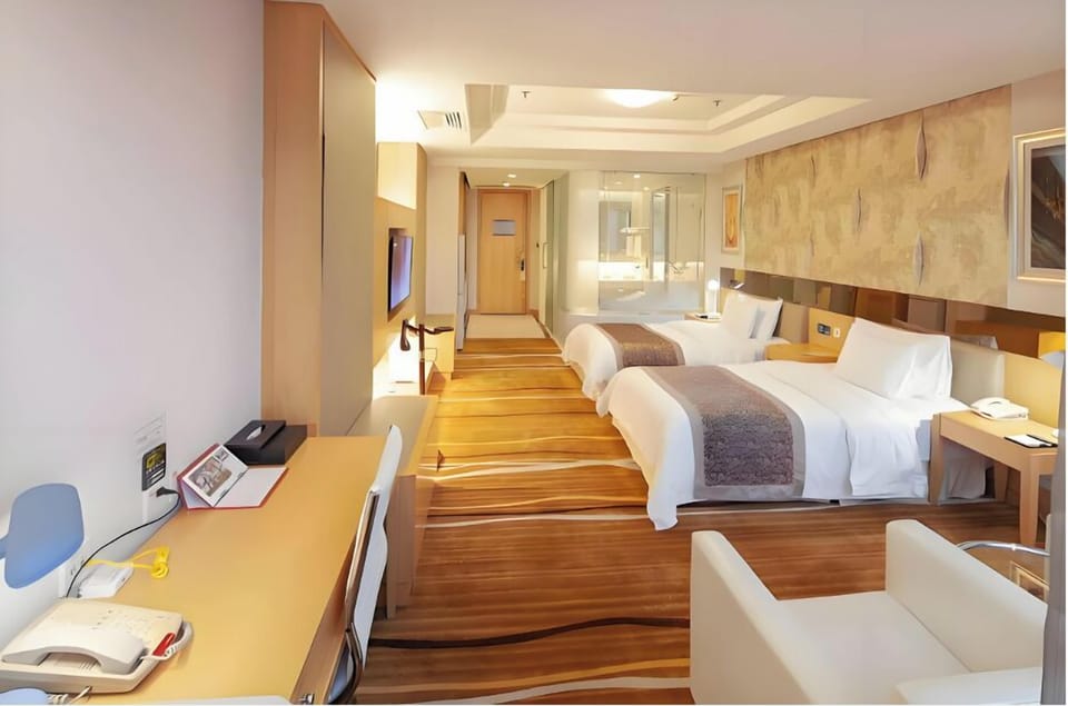 Deluxe Room, 2 Twin Beds | Minibar, in-room safe, desk, blackout drapes