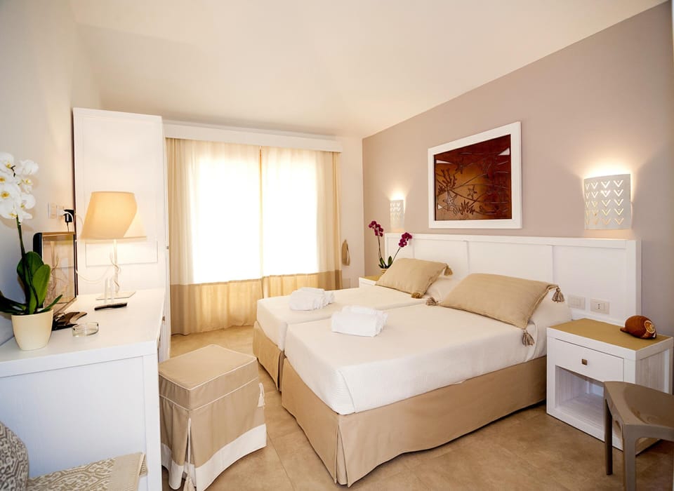 Deluxe Room | 1 bedroom, in-room safe, free WiFi, bed sheets