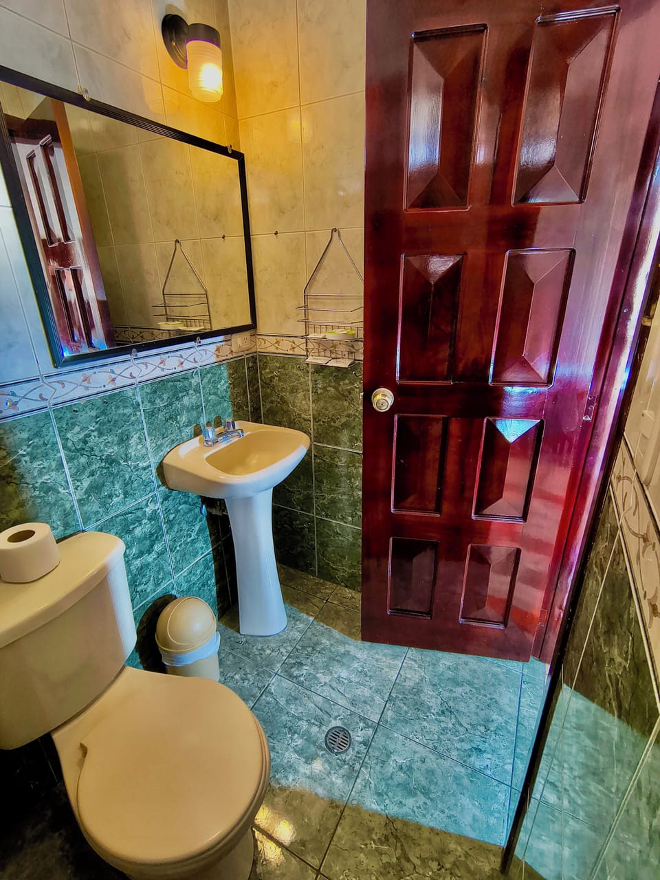 Family Room, Private Bathroom | Bathroom | Towels, soap, shampoo, toilet paper