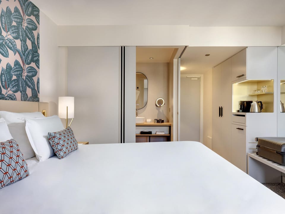 Deluxe Room, 2 Twin Beds | Premium bedding, pillowtop beds, free minibar items, in-room safe