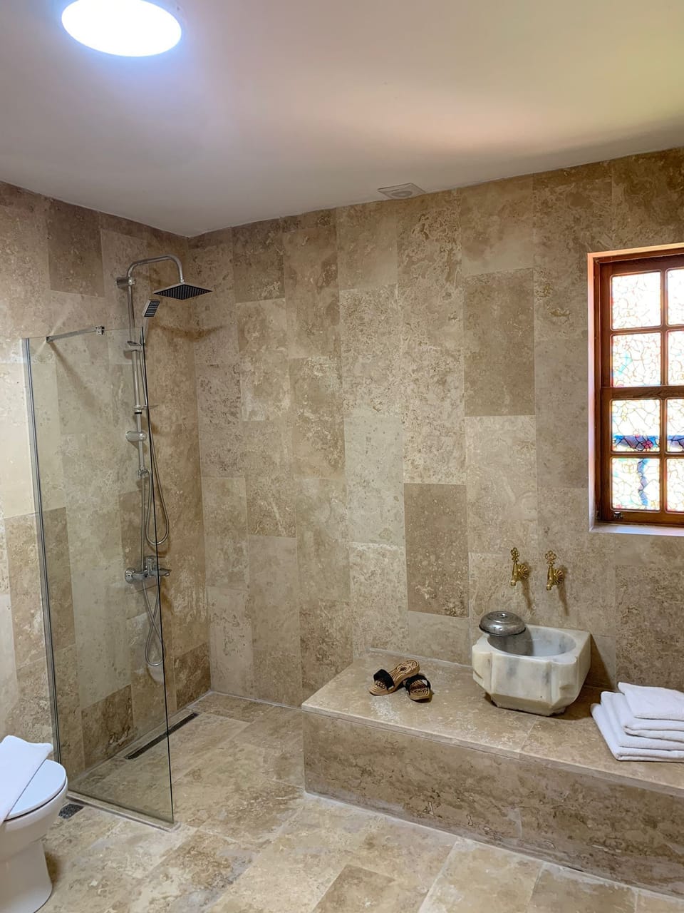Executive Room | Bathroom | Shower, rainfall showerhead, free toiletries, hair dryer