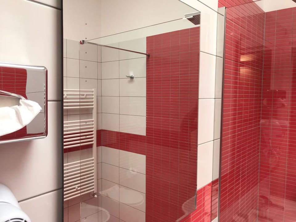 Standard Double or Twin Room | Bathroom | Shower, rainfall showerhead, free toiletries, hair dryer
