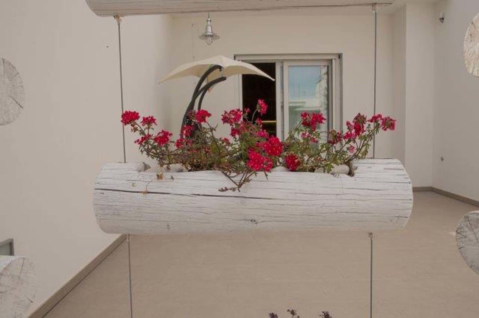 Deluxe Studio Suite, Kitchenette, Garden View | Terrace/patio