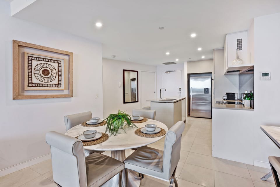 Luxury Apartment, 2 Bedrooms, 2 Bathrooms, Ocean View | In-room dining