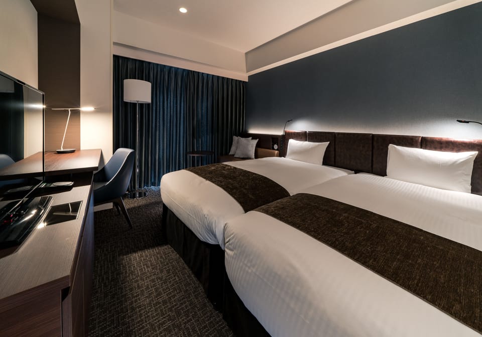 Down comforters, in-room safe, soundproofing, free WiFi