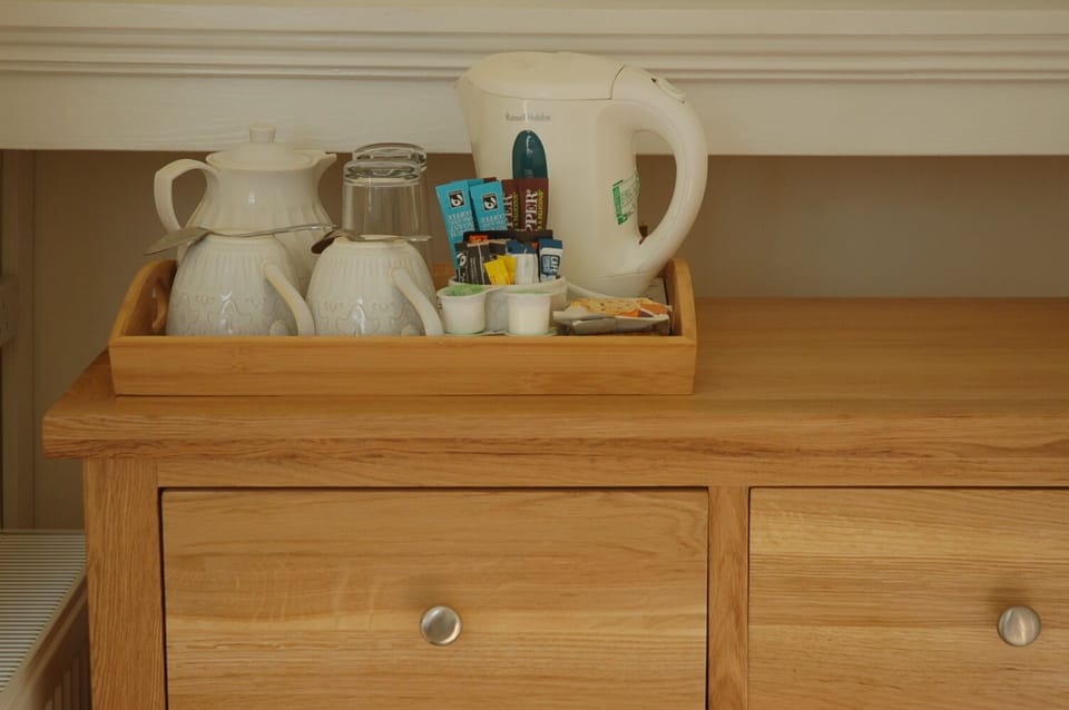 Double Room, 1 Double Bed, Garden View | Coffee and/or coffee maker