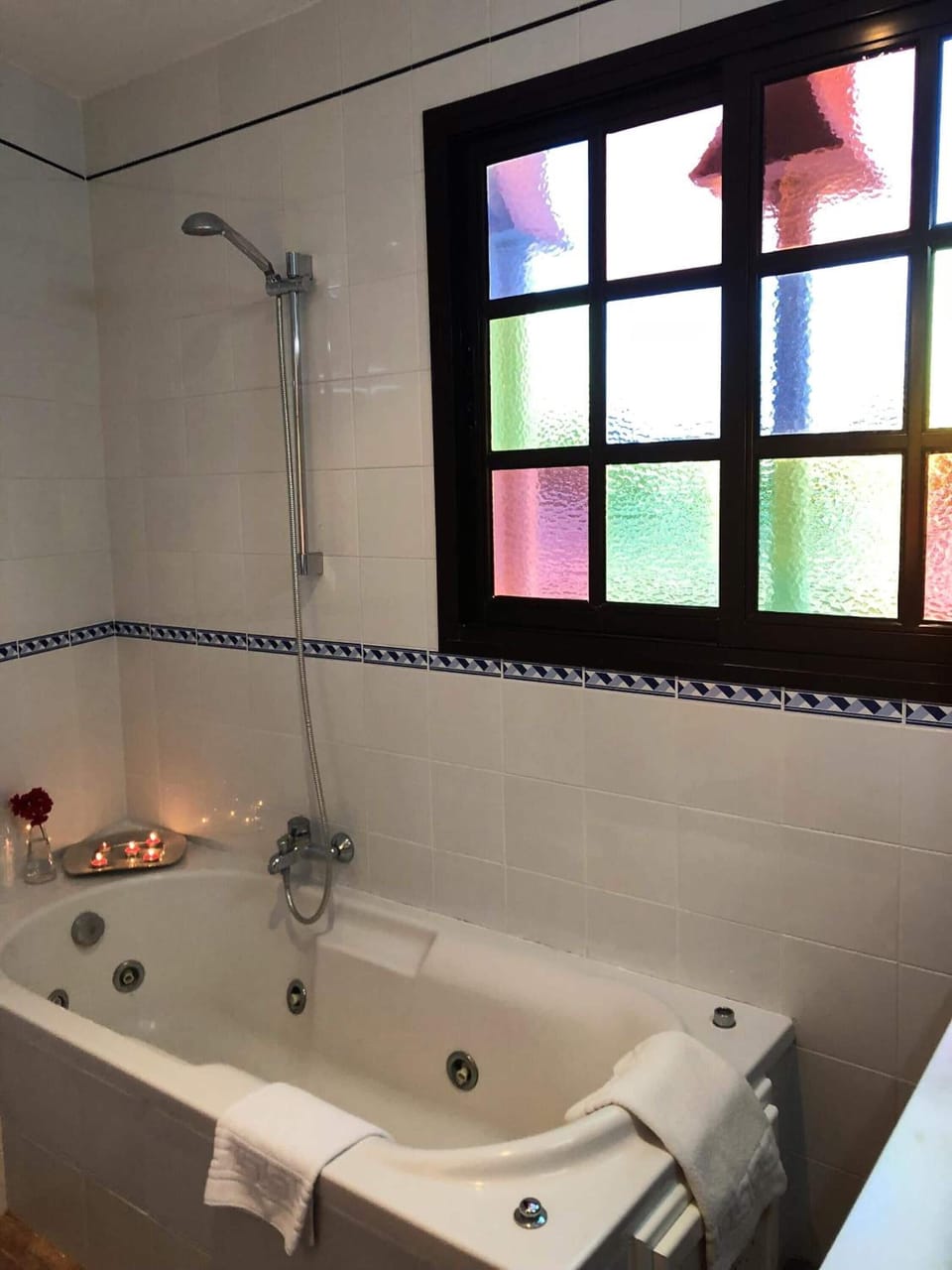 Bathtub, free toiletries, bidet, towels