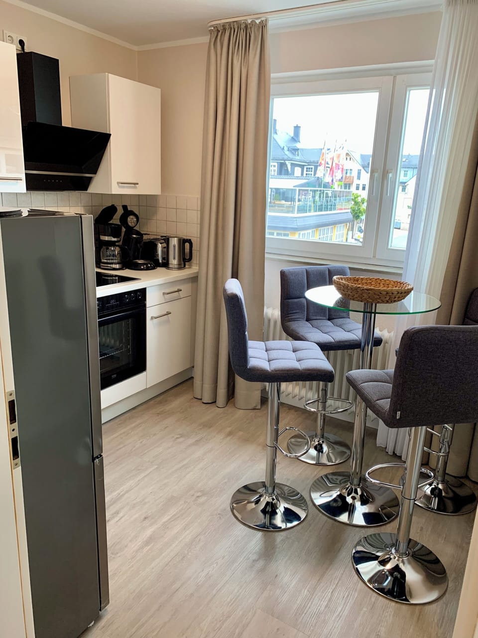 Apartment, 3 Bedrooms, Annex Building | Private kitchen | Fridge, stovetop, coffee/tea maker, electric kettle