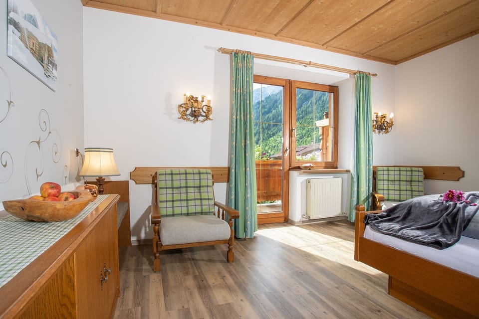 Deluxe Double Room | Hypo-allergenic bedding, Select Comfort beds, in-room safe
