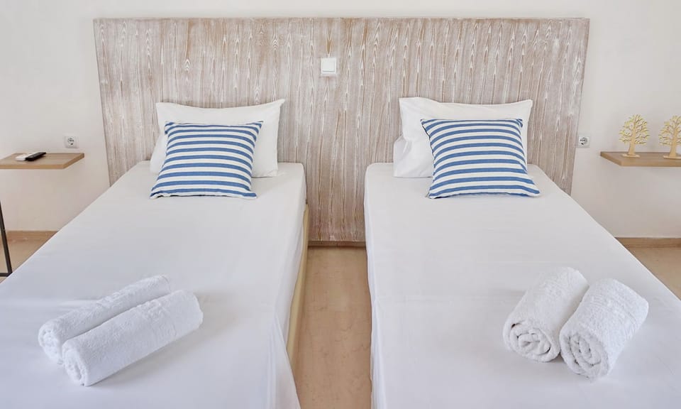 Studio (For 3) | Iron/ironing board, free WiFi