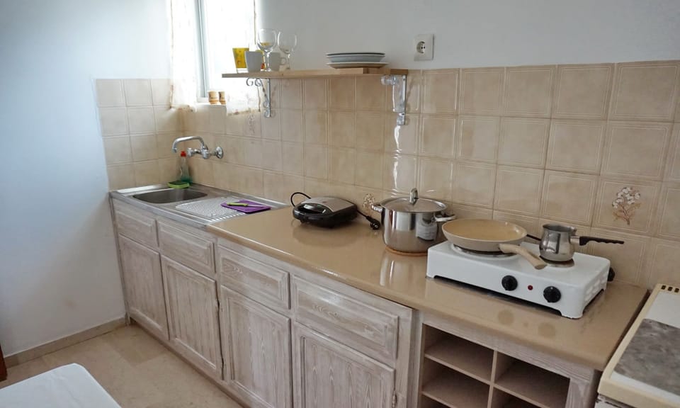 Studio (For 2) | Private kitchenette | Full-size fridge, stovetop
