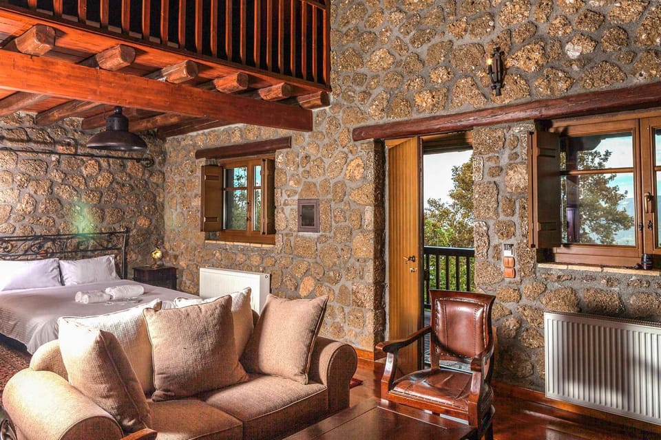 Suite (2 Adults & 2 Children) | In-room safe, desk, soundproofing, free WiFi