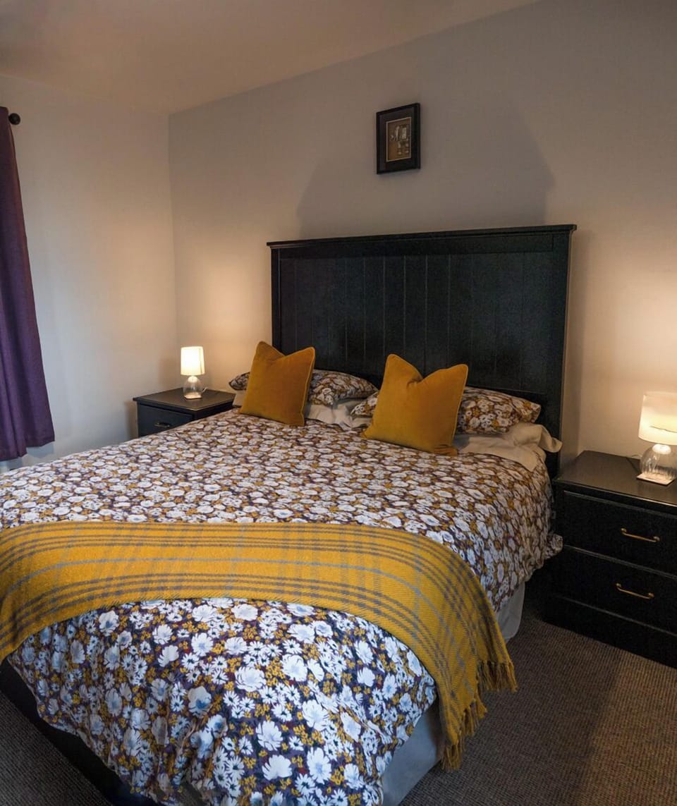 Traditional Cottage, 1 King Bed, Ocean View | 1 bedroom, premium bedding, individually decorated