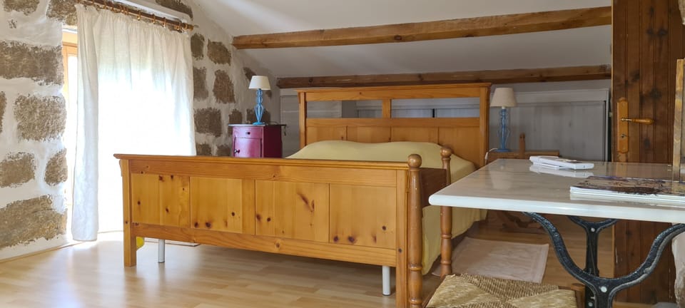 Romantic Loft, Non Smoking (Aston & Djinn) | Premium bedding, cribs (free), WiFi (free), individually decorated