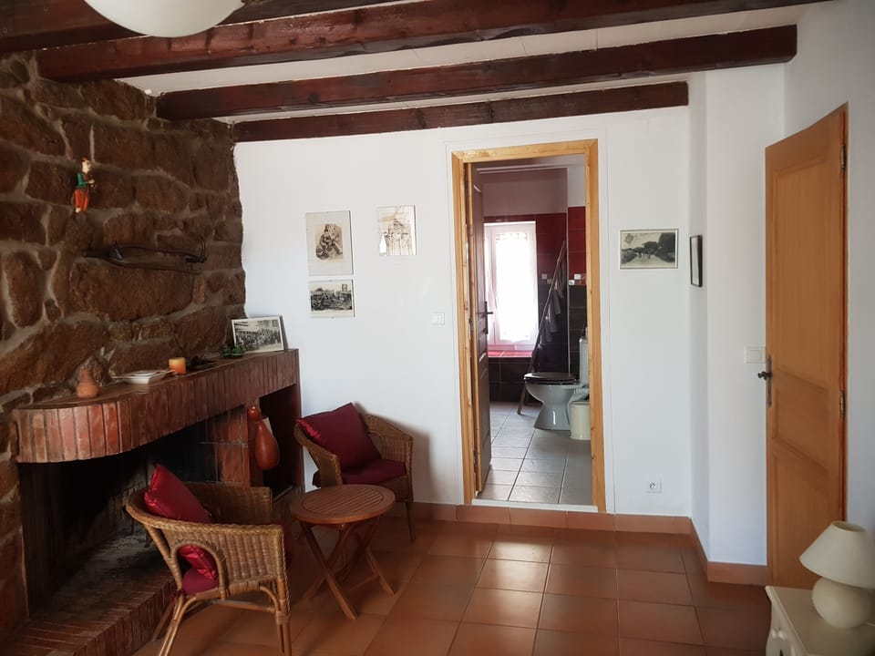 Double Room, Accessible, Non Smoking (Tragulina) | Premium bedding, cribs (free), WiFi (free), individually decorated
