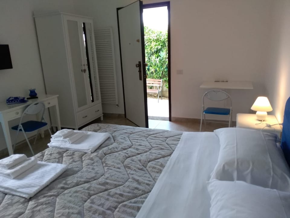 Double or Twin Room | Desk, soundproofing, rollaway beds, free WiFi