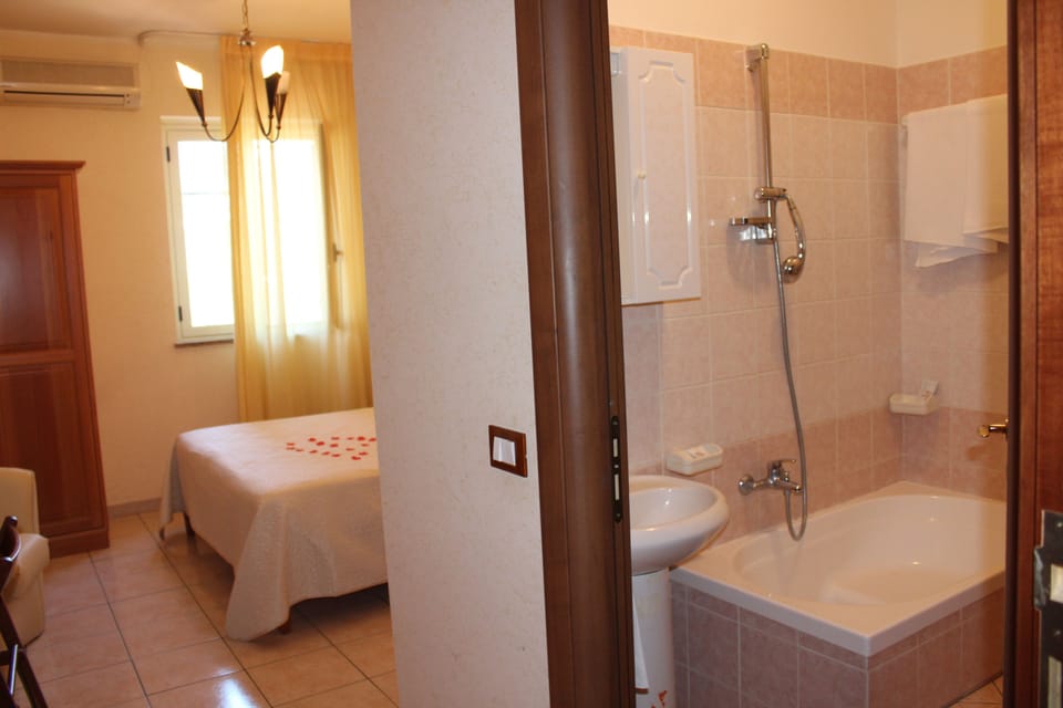 Basic Double or Twin Room | Bathroom | Free toiletries, hair dryer, bidet, towels