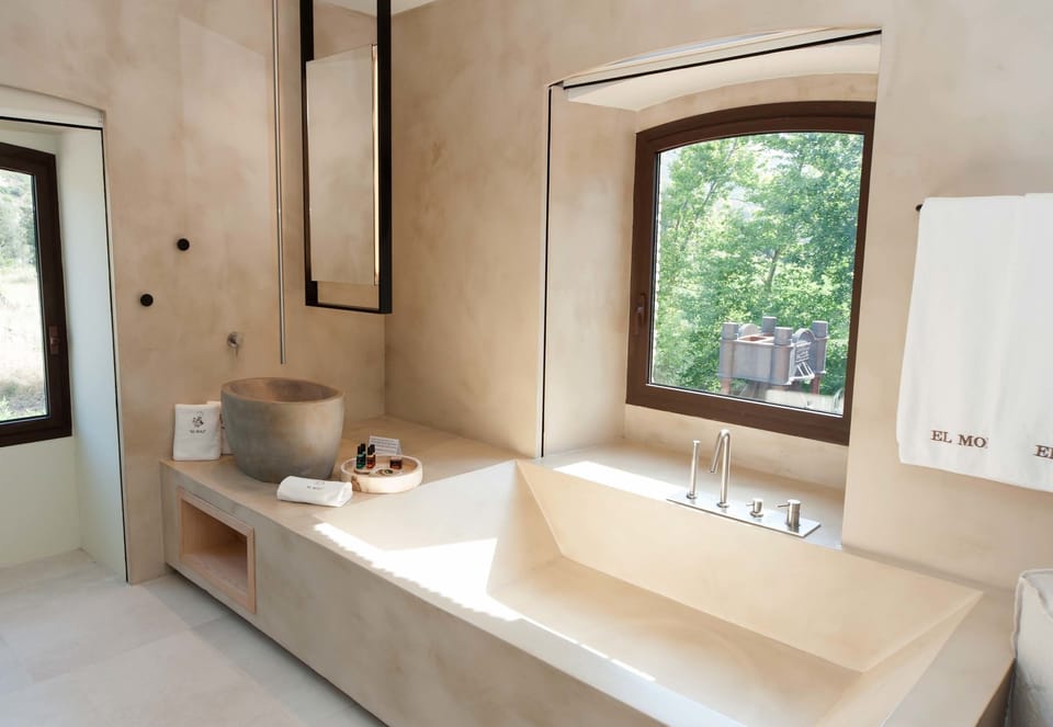 Separate tub and shower, free toiletries, hair dryer, towels