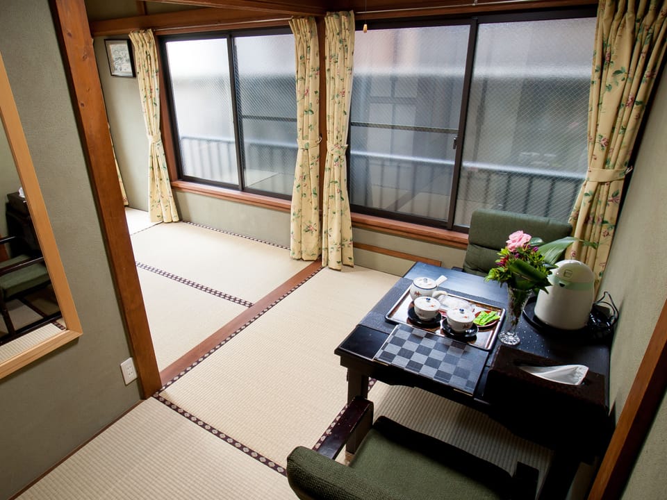 0B | In-room dining
