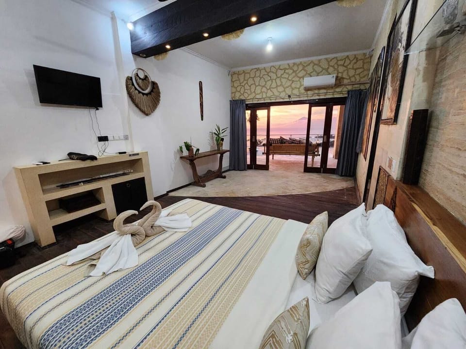 Standard Single Room, 1 Bedroom, Pool View | Premium bedding, minibar, desk, laptop workspace