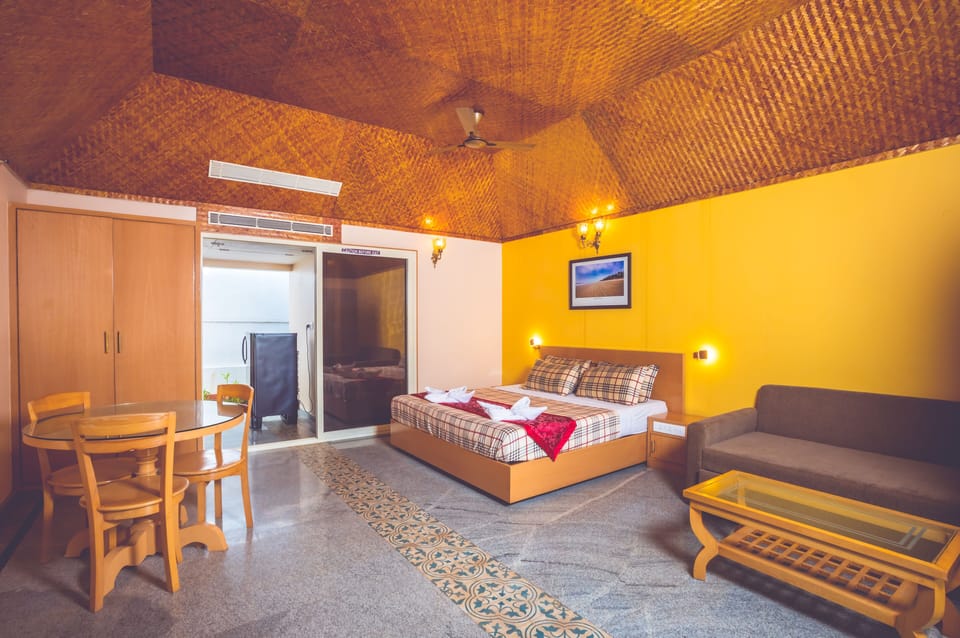 Deluxe Double Room, 1 Queen Bed, Partial Lake View | Minibar, in-room safe, desk, free wired internet