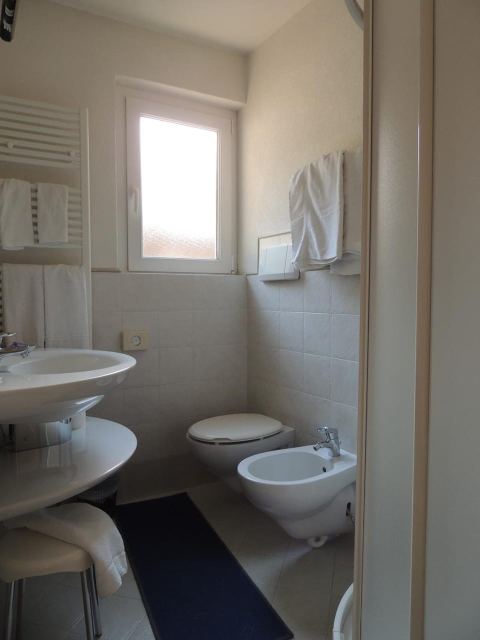 Shower, free toiletries, hair dryer, bidet