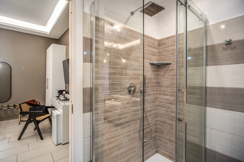 Superior Double Room | Bathroom | Shower, eco-friendly toiletries, hair dryer, slippers