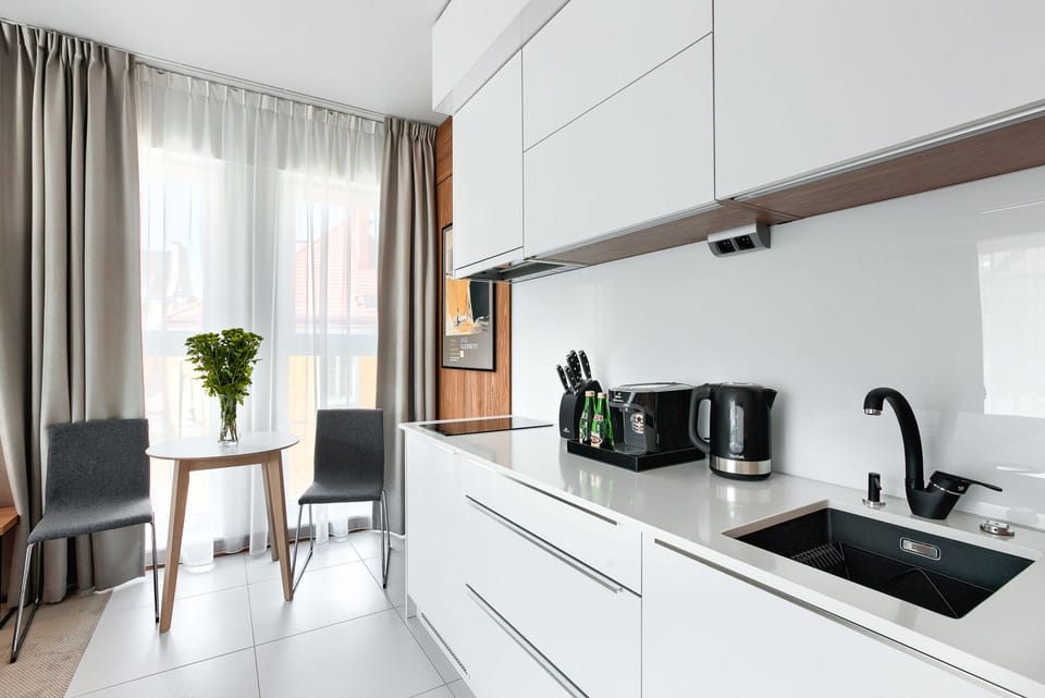 Deluxe Studio (Marii Ludwiki 7) | Private kitchenette | Fridge, stovetop, coffee/tea maker, electric kettle