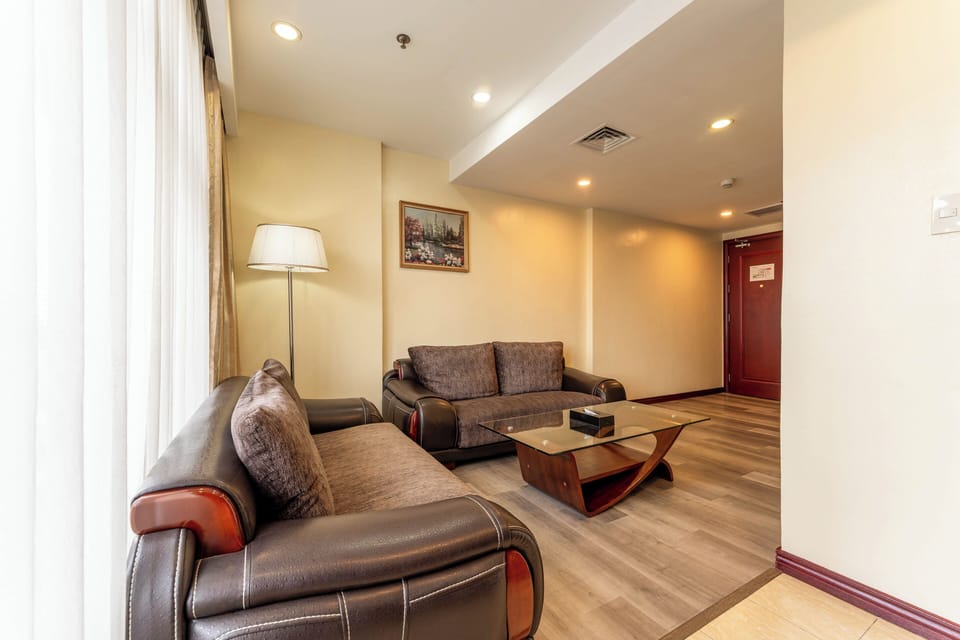 One Bedroom Executive Suite | Living area | Flat-screen TV