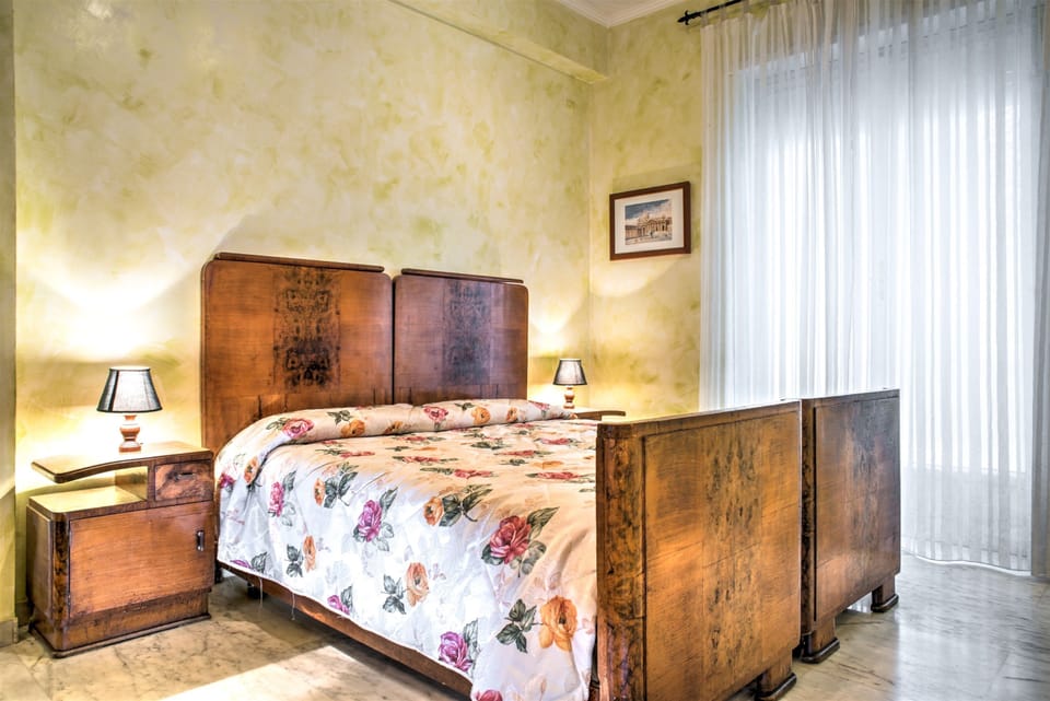 Triple Room with Shared Bathroom | In-room safe, desk, iron/ironing board, free WiFi