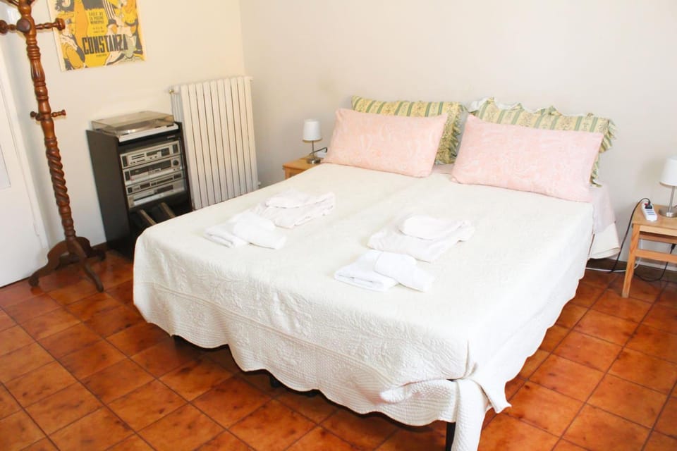 Rollaway beds, free WiFi, bed sheets