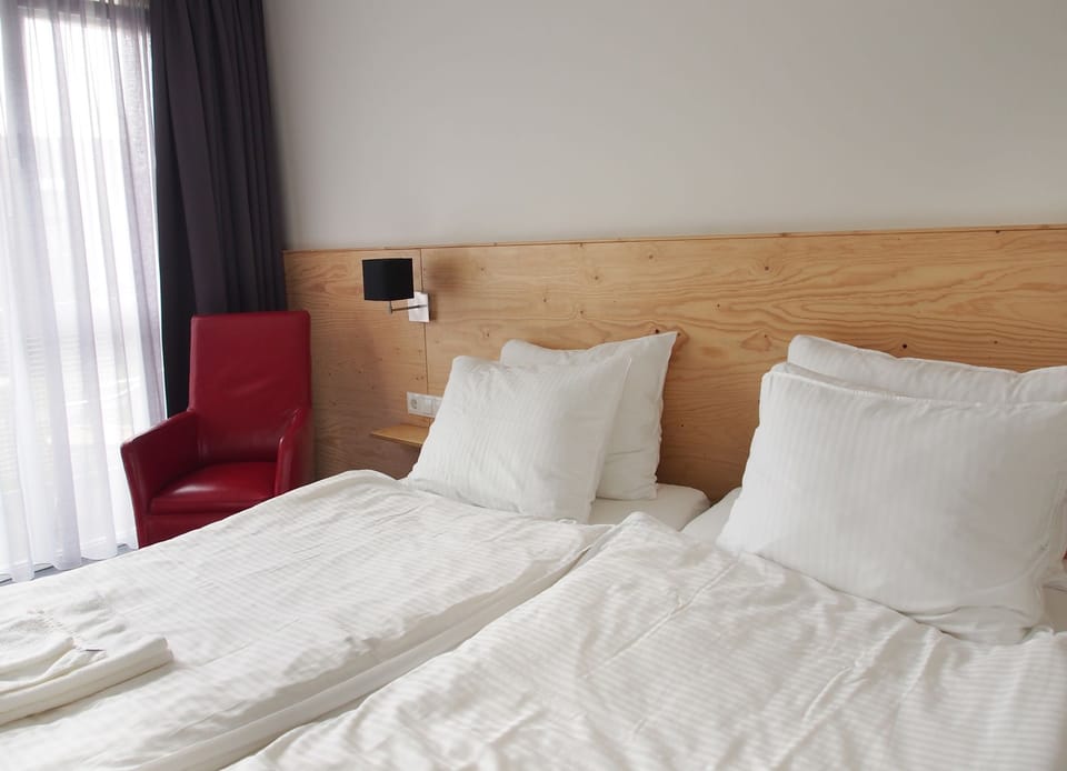 Comfort Double Room, 2 Twin Beds | In-room safe, desk, soundproofing, free WiFi