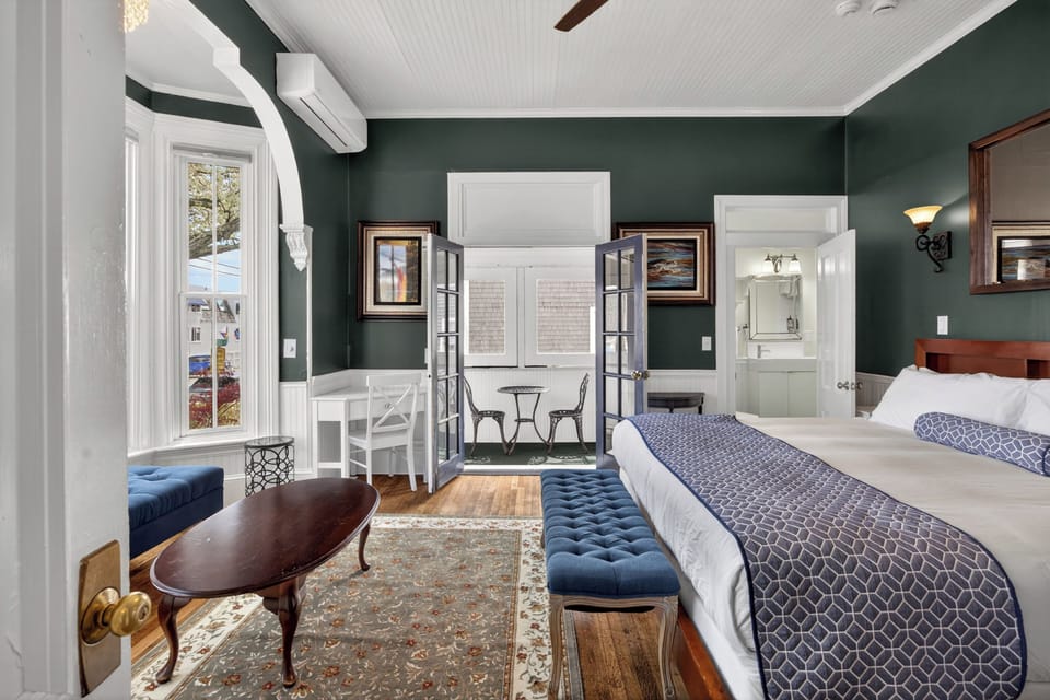 (Room #2) 1 King Bed, Private Bathroom, Harbor View | Premium bedding, down comforters, pillowtop beds, desk