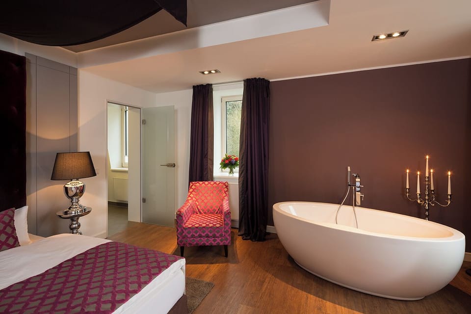 Suite, Kitchenette | Premium bedding, in-room safe, desk, free WiFi