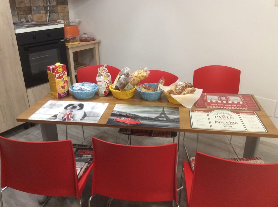 Free local cuisine breakfast