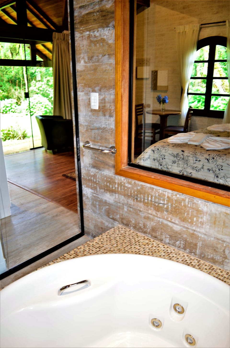 Design Suite, 1 King Bed, Jetted Tub, Garden Area | Premium bedding, pillowtop beds, minibar, individually decorated