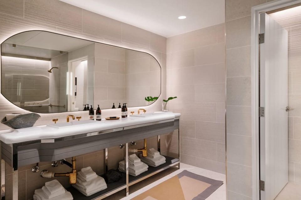 Suite (RWB) | Bathroom | Shower, rainfall showerhead, designer toiletries, hair dryer