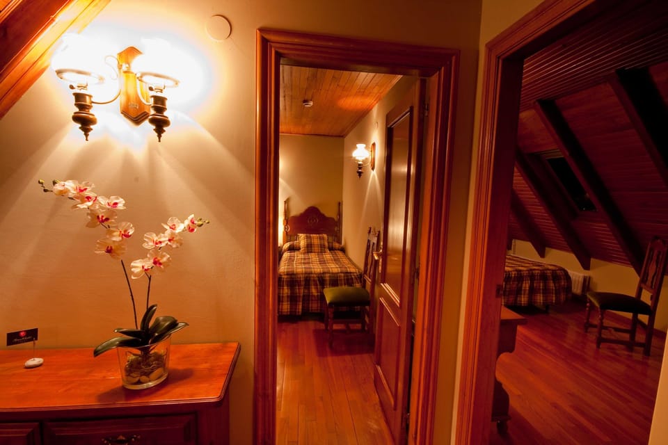 Family Room (2 Habitaciones Comunicadas) | In-room safe, desk, blackout drapes, soundproofing