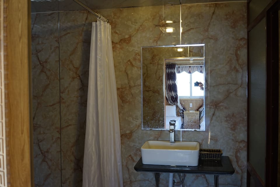 Deluxe Room, Sea View | Bathroom sink
