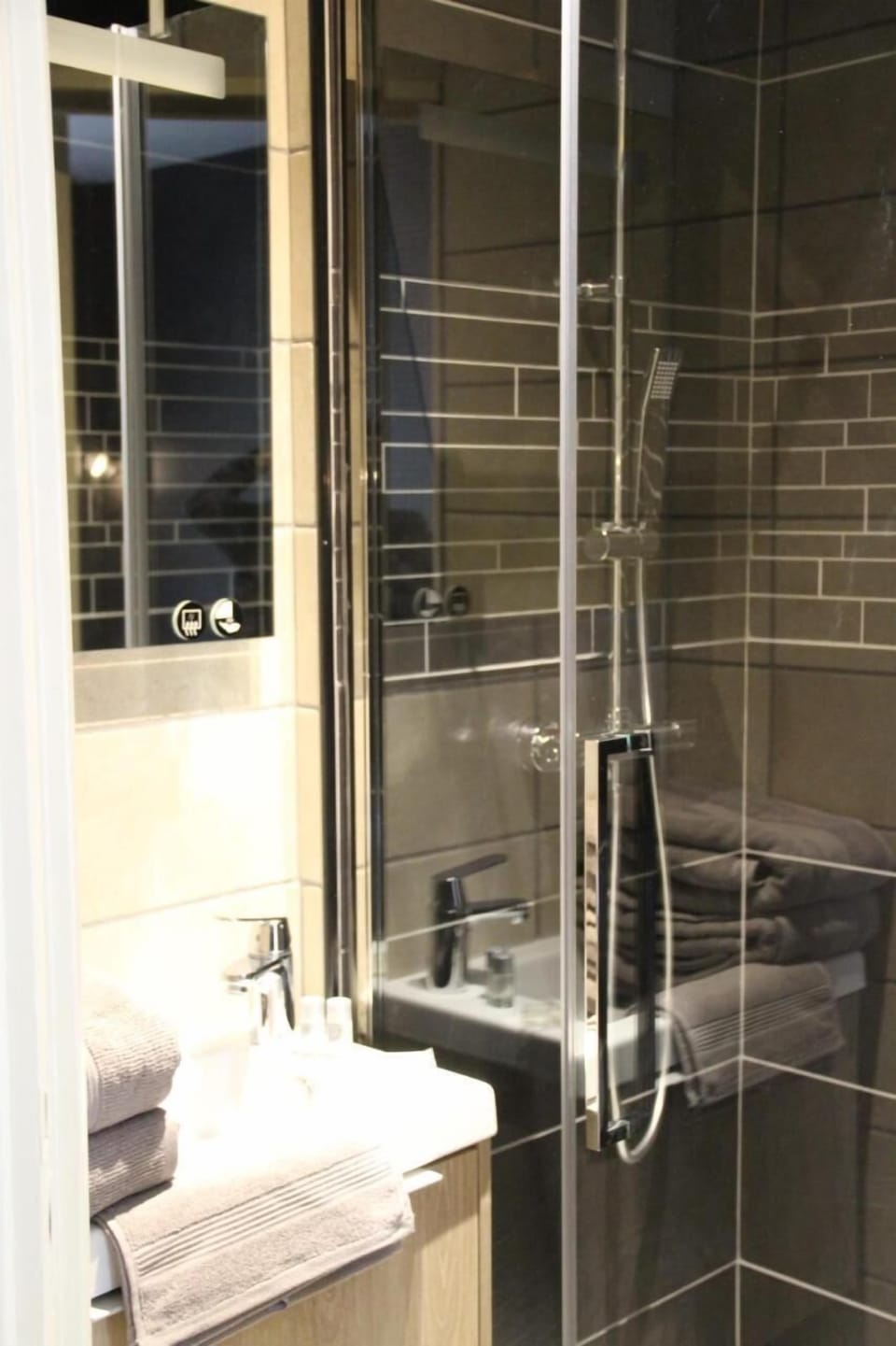 Shower, free toiletries, towels