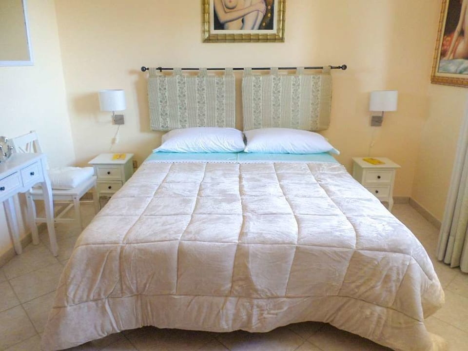 Classic Quadruple Room, Connecting Rooms | Desk, WiFi (free)